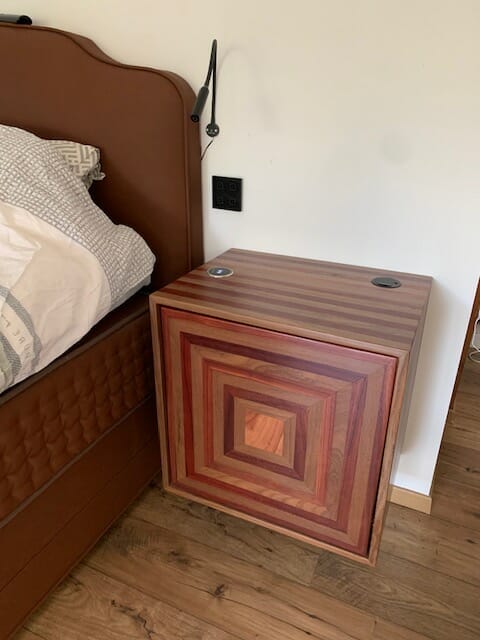 unieke houten nachtkastje op maat